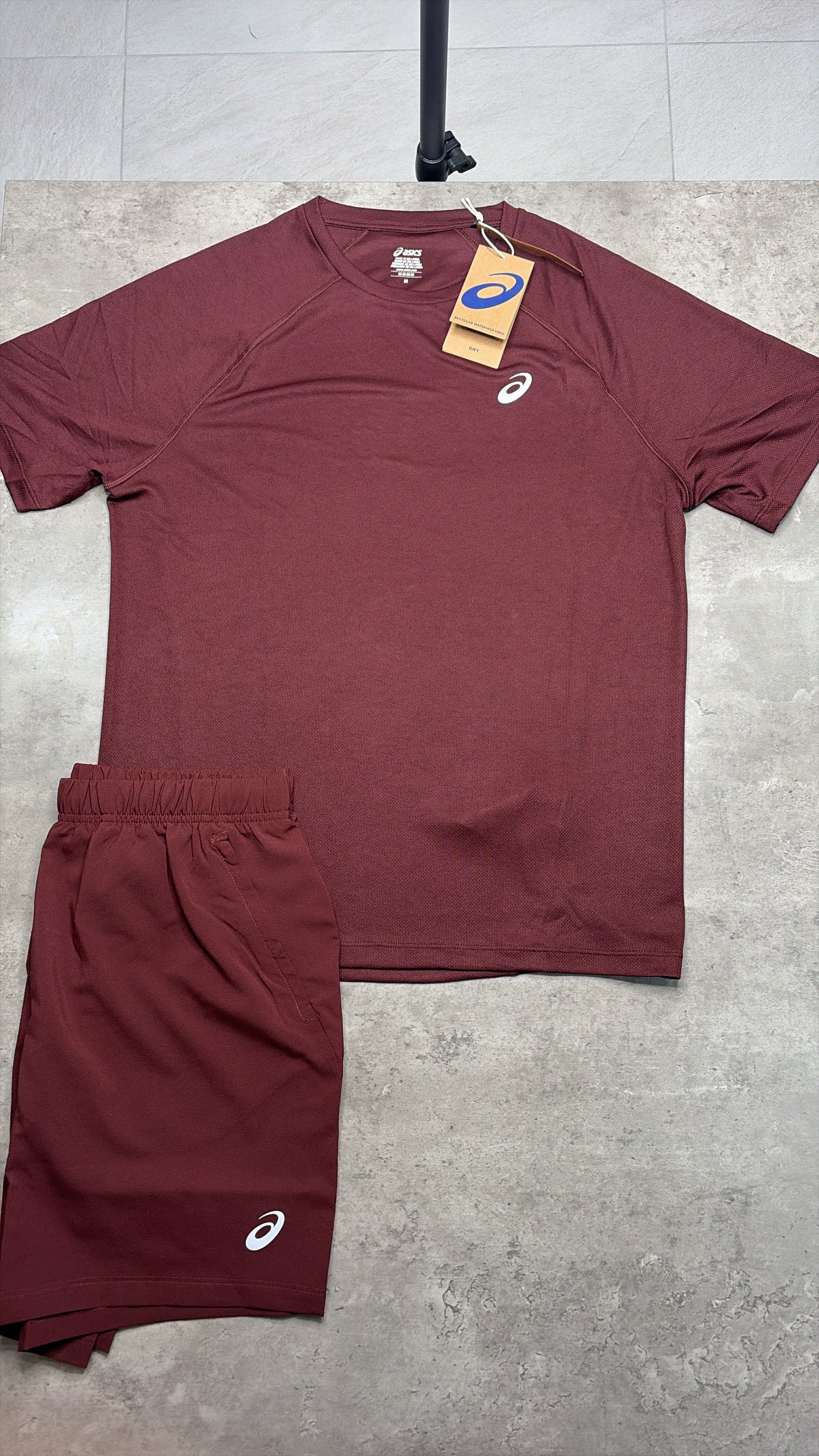 Asics twinset (dark red planet)