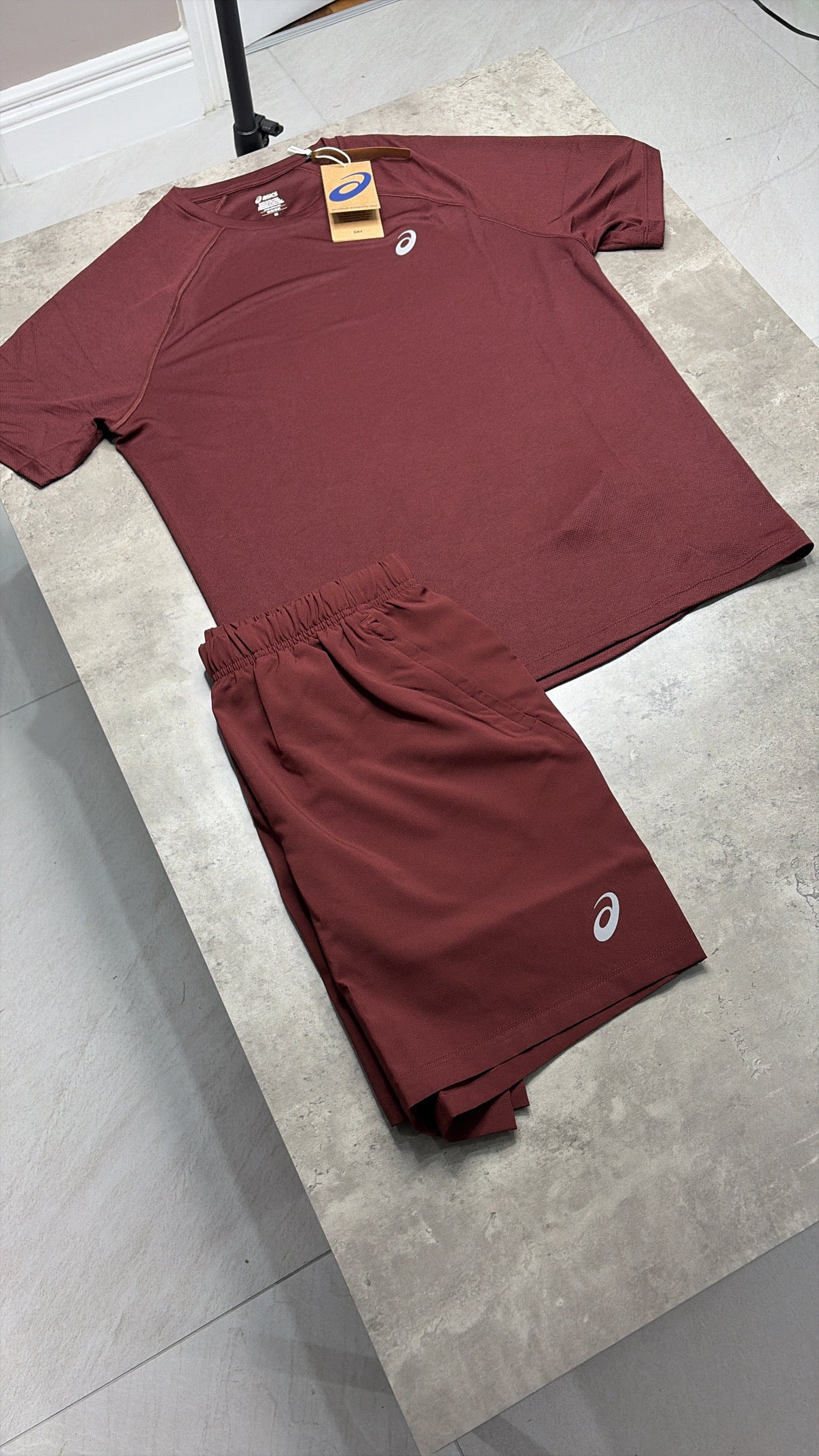 Asics twinset (dark red planet)